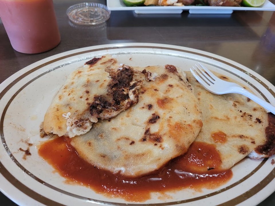 Pupusitas De Queso Con Frijo